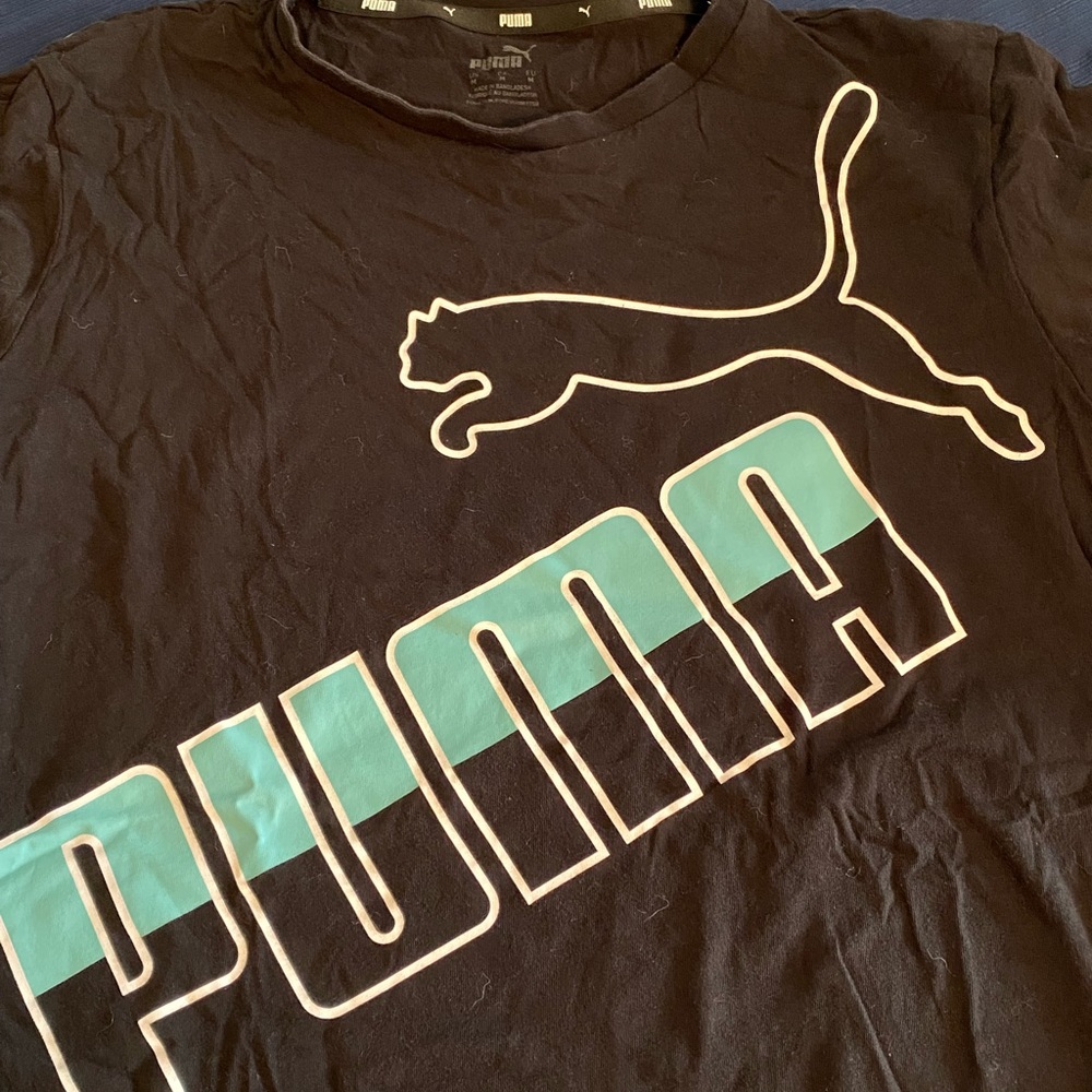 Mens size medium puma shirt